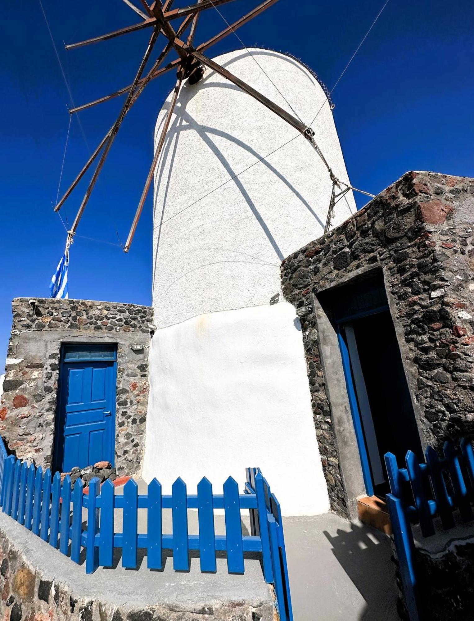 Lioyerma Windmill Villa With Outdoor Hot Tub Oía Exterior foto