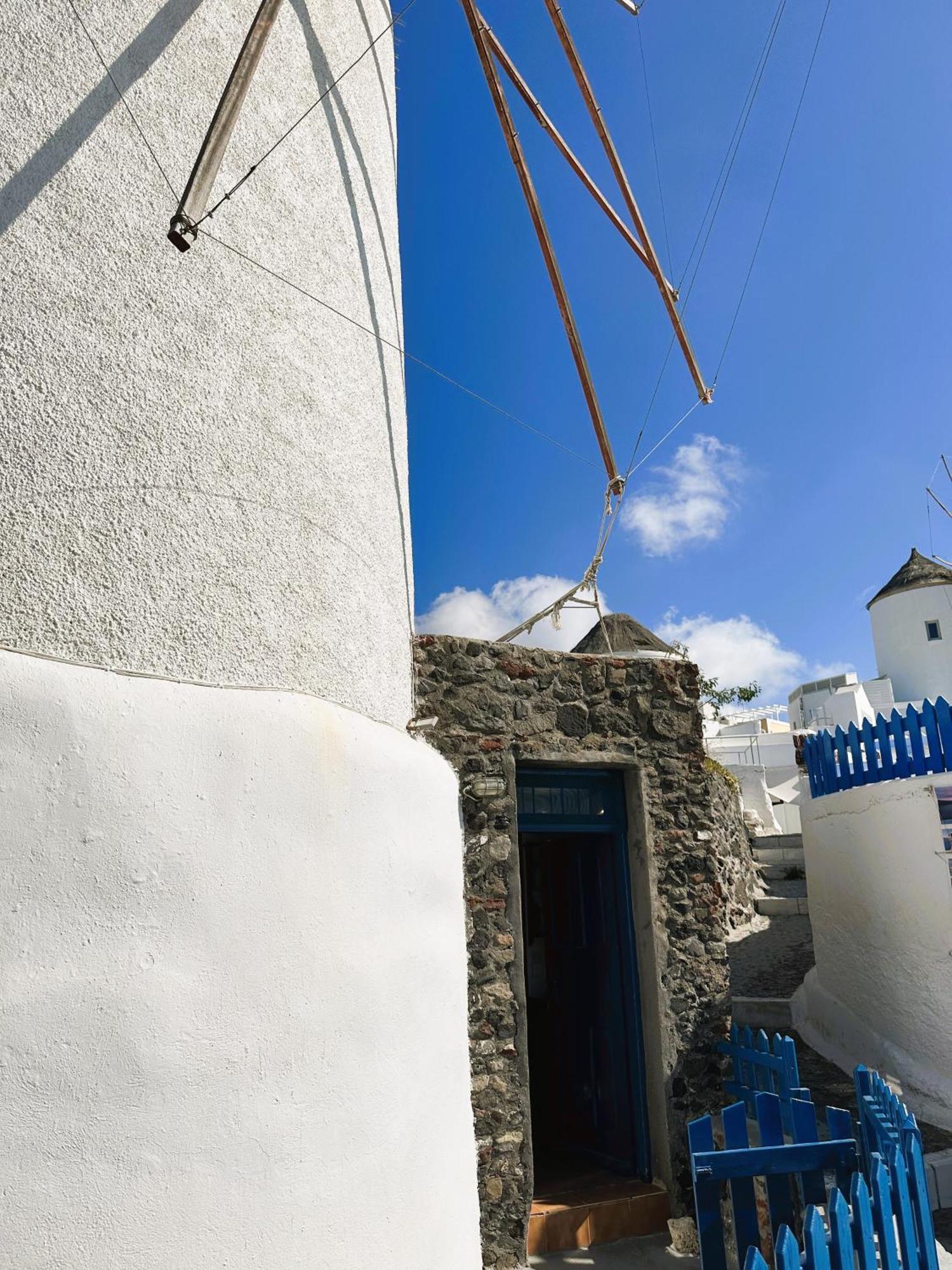 Lioyerma Windmill Villa With Outdoor Hot Tub Oía Exterior foto