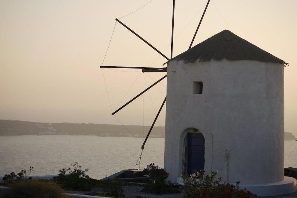 Lioyerma Windmill Villa With Outdoor Hot Tub Oía Exterior foto